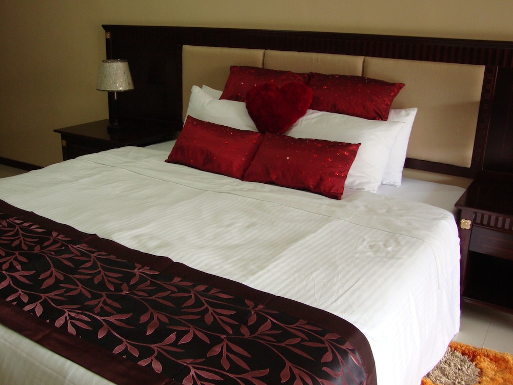 Riverside Hotel