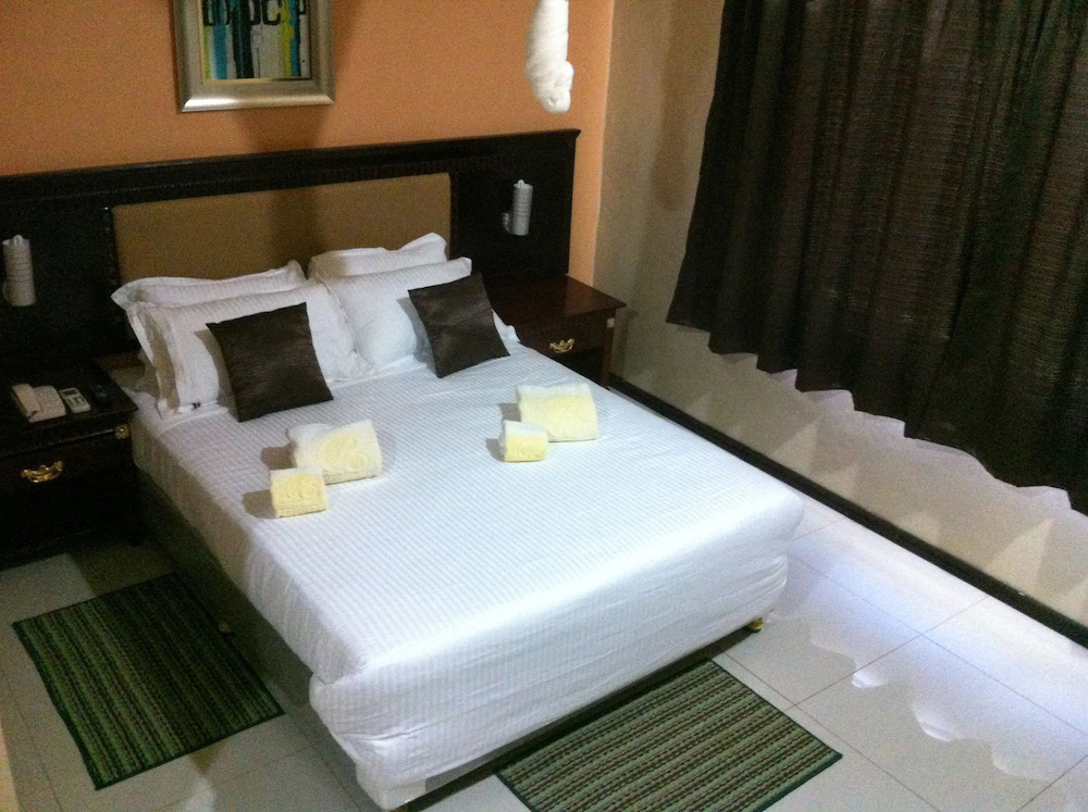 Riverside Hotel