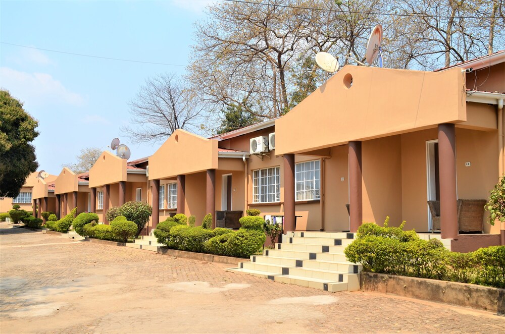 Riverside Hotel