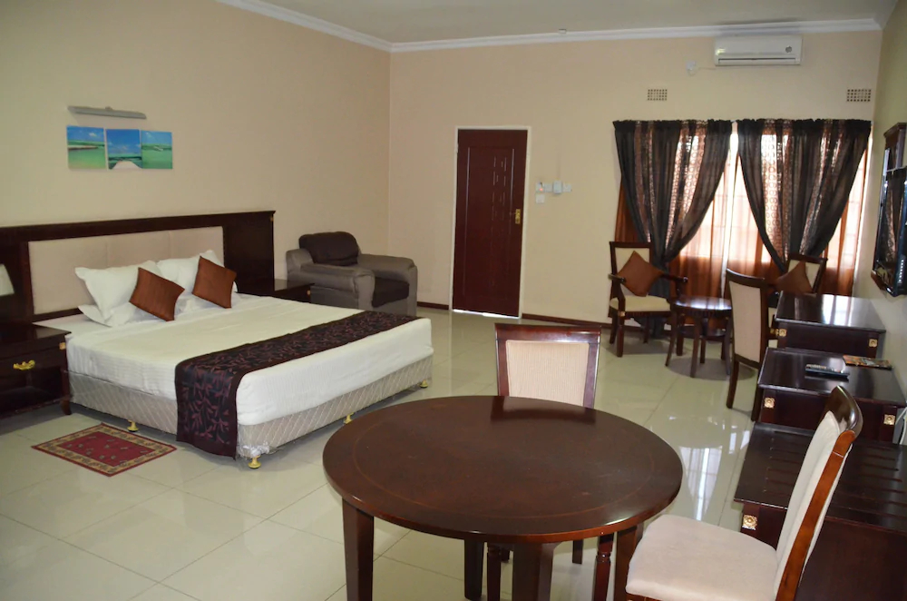 Riverside Hotel