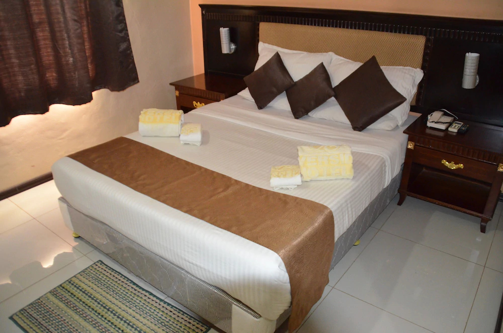 Riverside Hotel