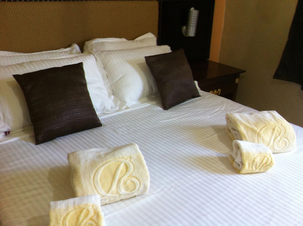 Riverside Hotel