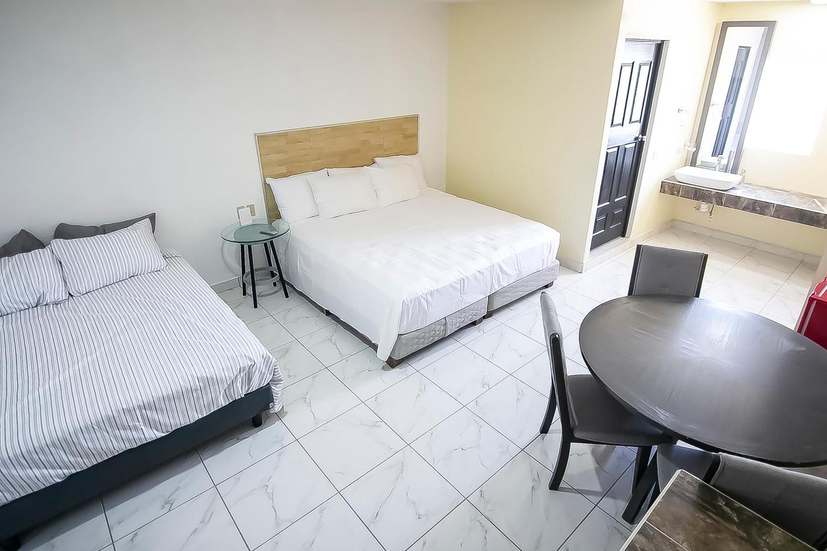 OYO Hotel Plaza Las Torres, Cabo San Lucas