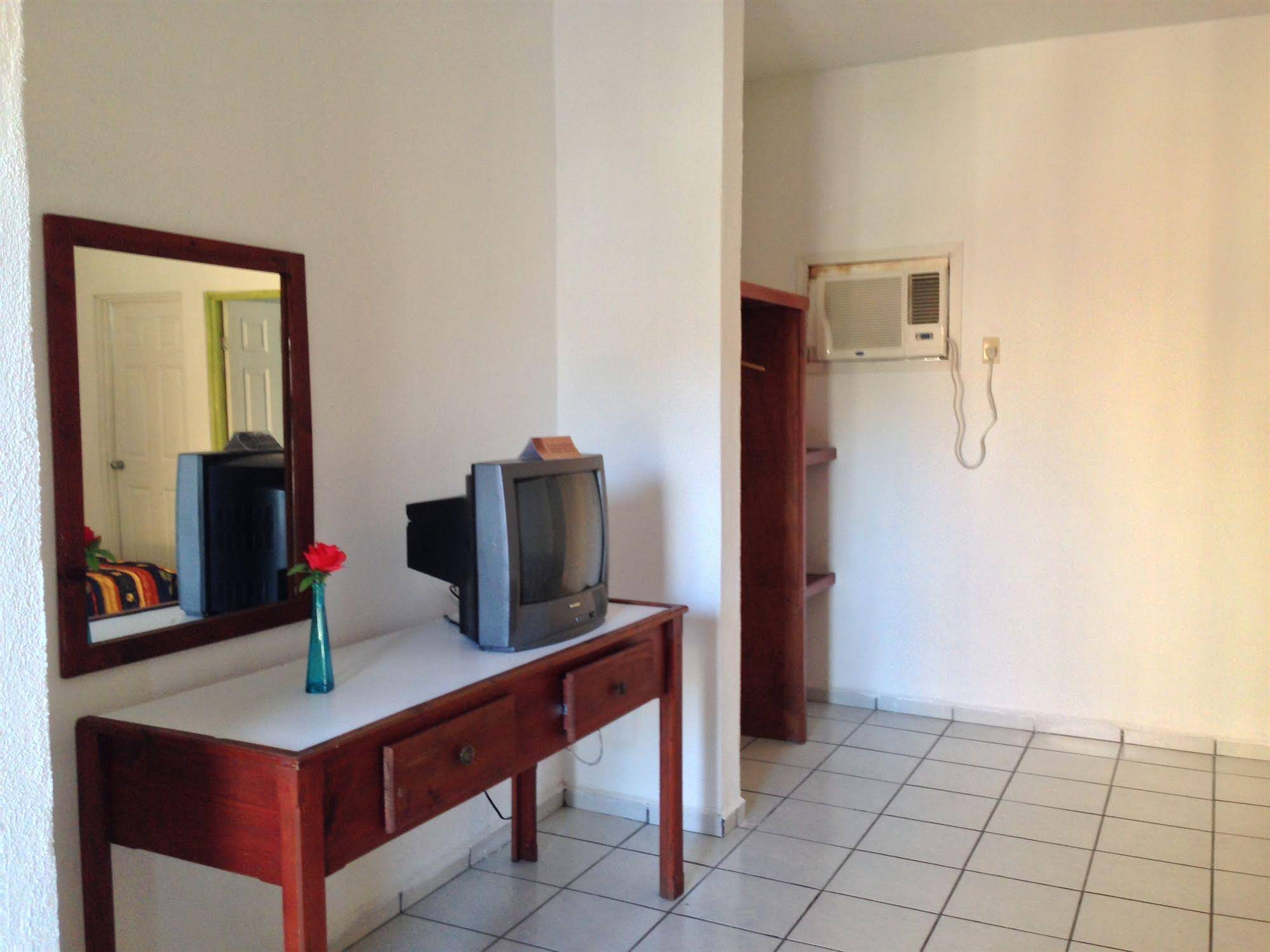 Hotel Plaza Los Dorados
