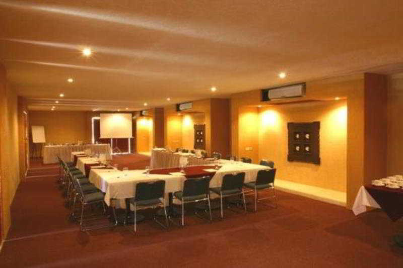 Los Patios Hotel