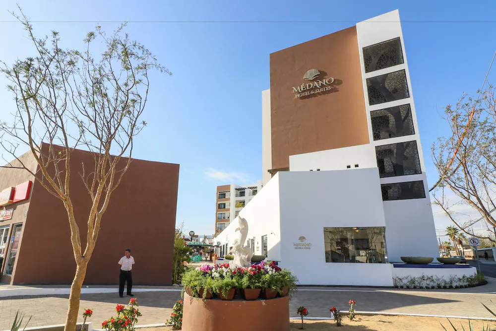 Medano Hotel and Suites
