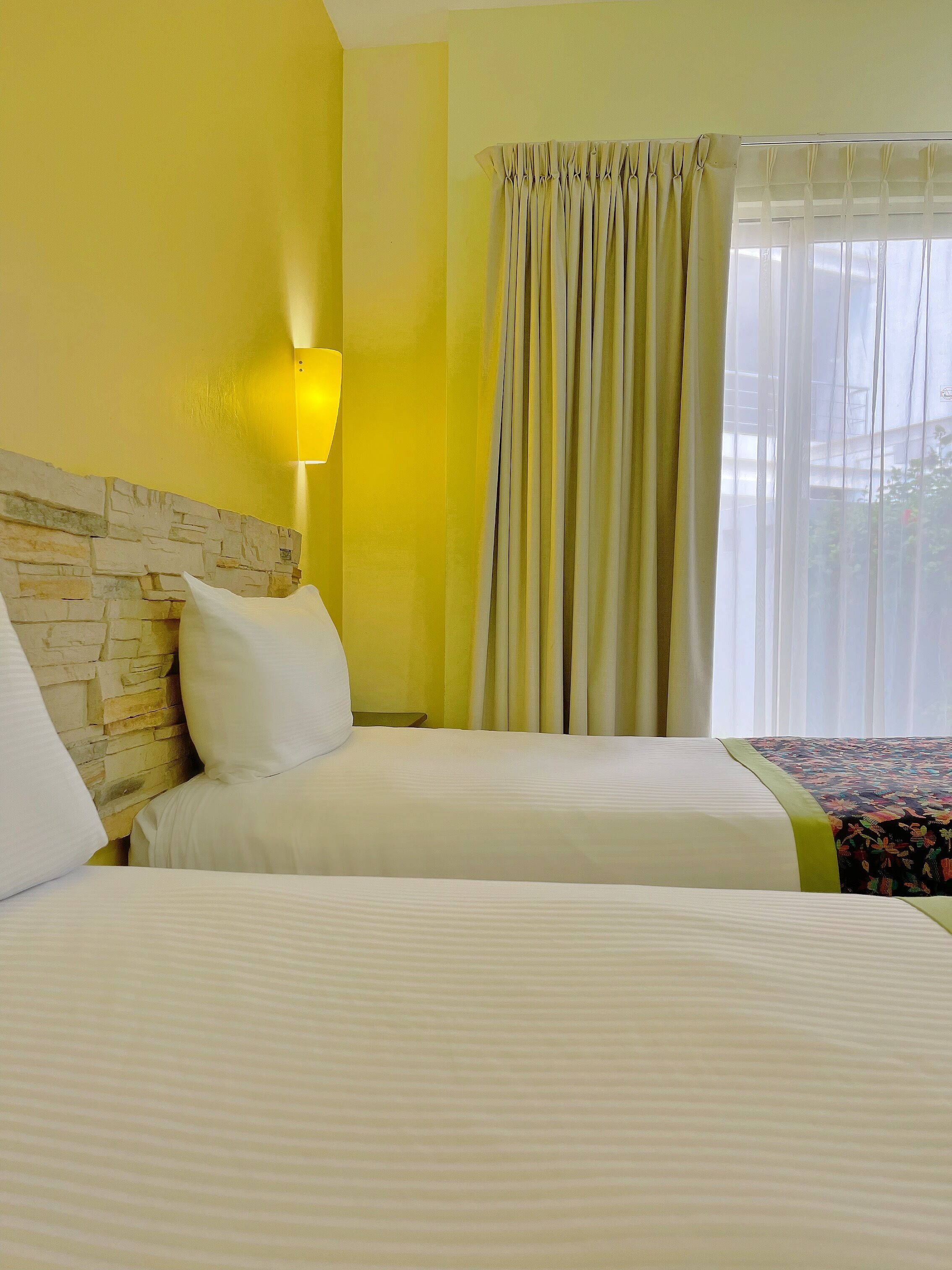 Seven Crown Express & Suites