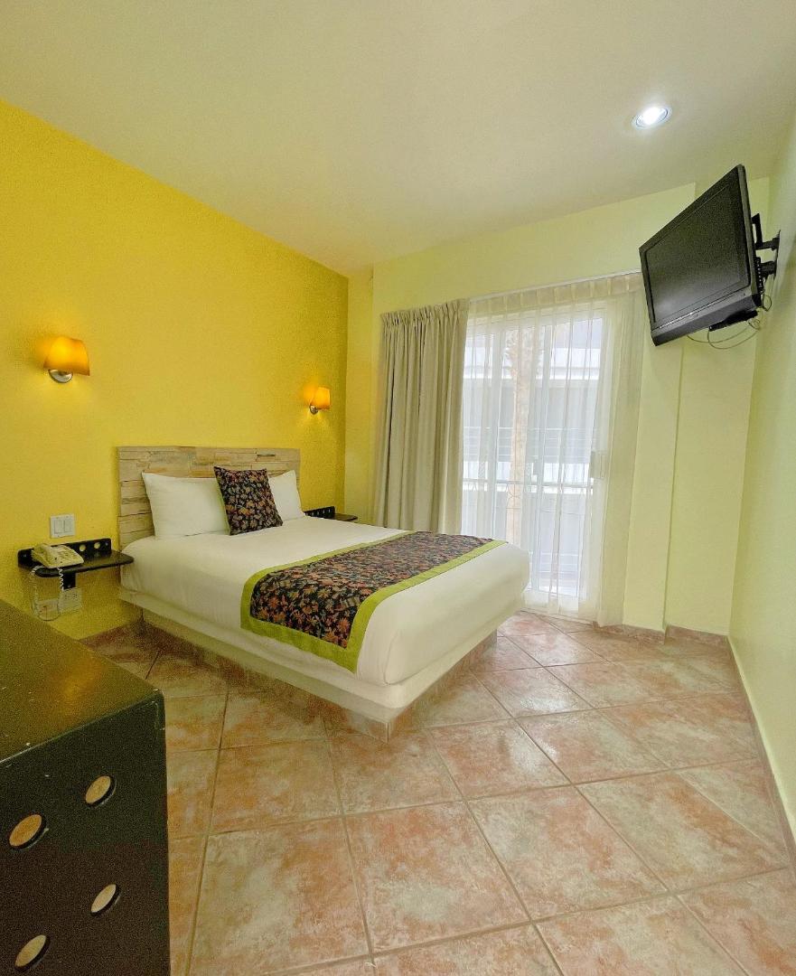 Seven Crown Express & Suites