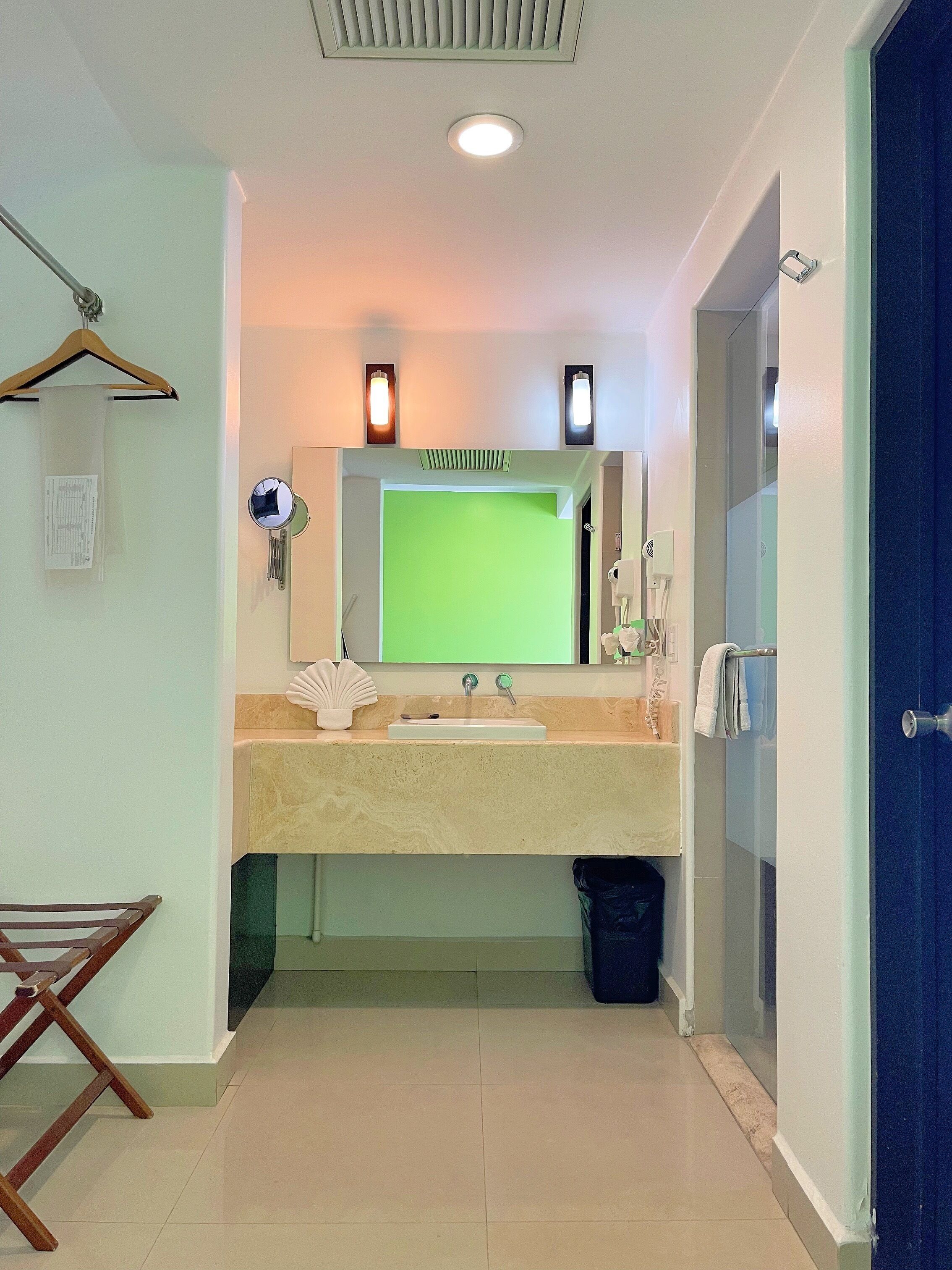 Seven Crown Express & Suites