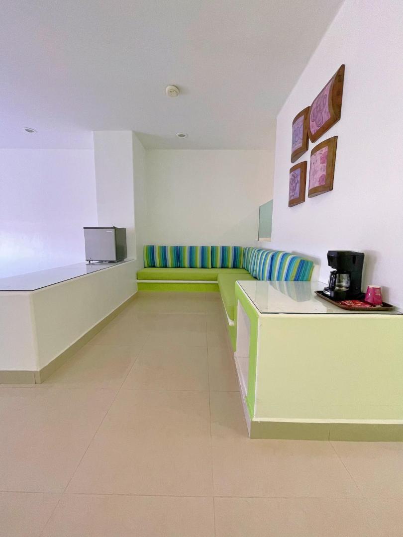 Seven Crown Express & Suites