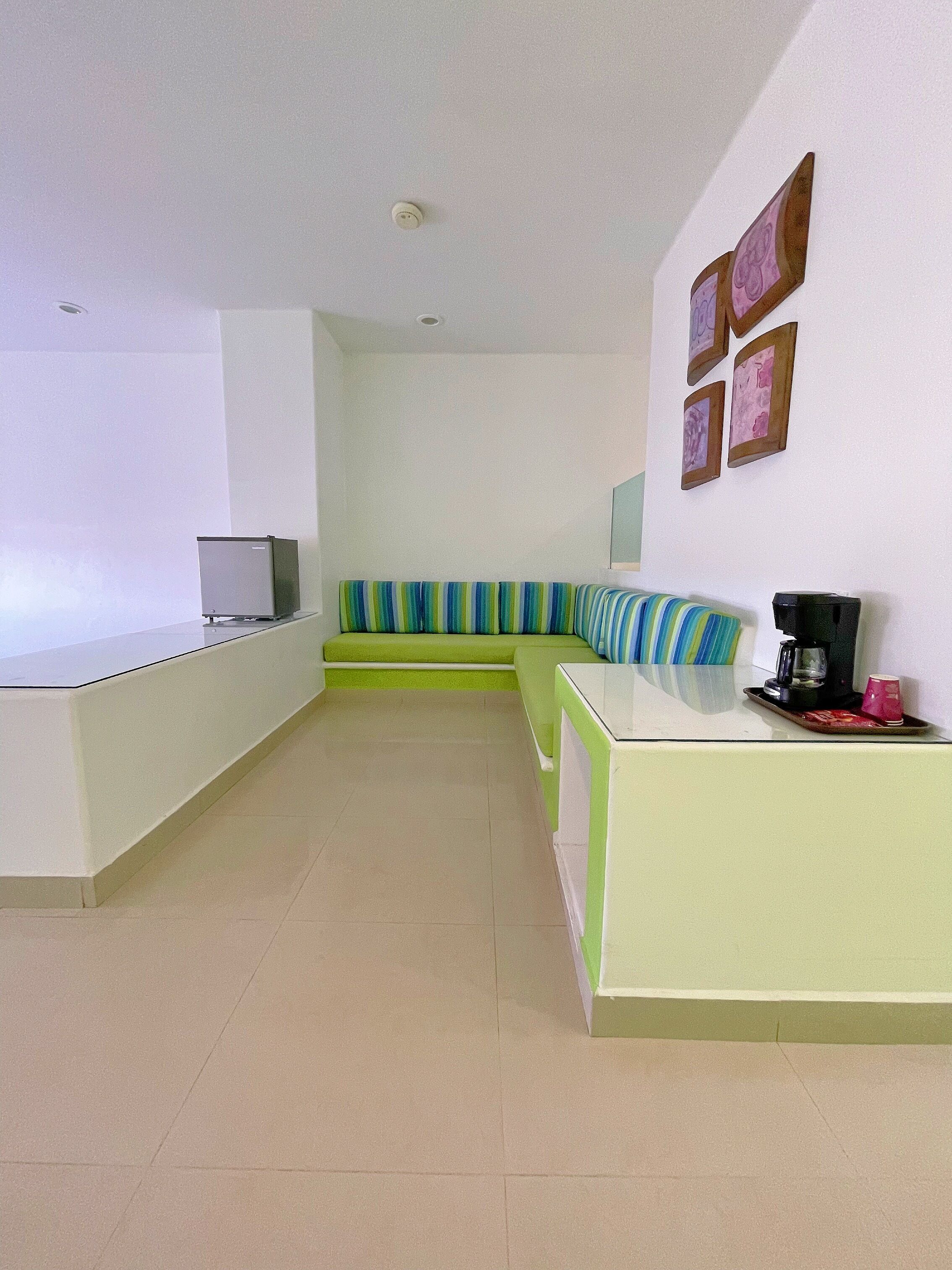 Seven Crown Express & Suites