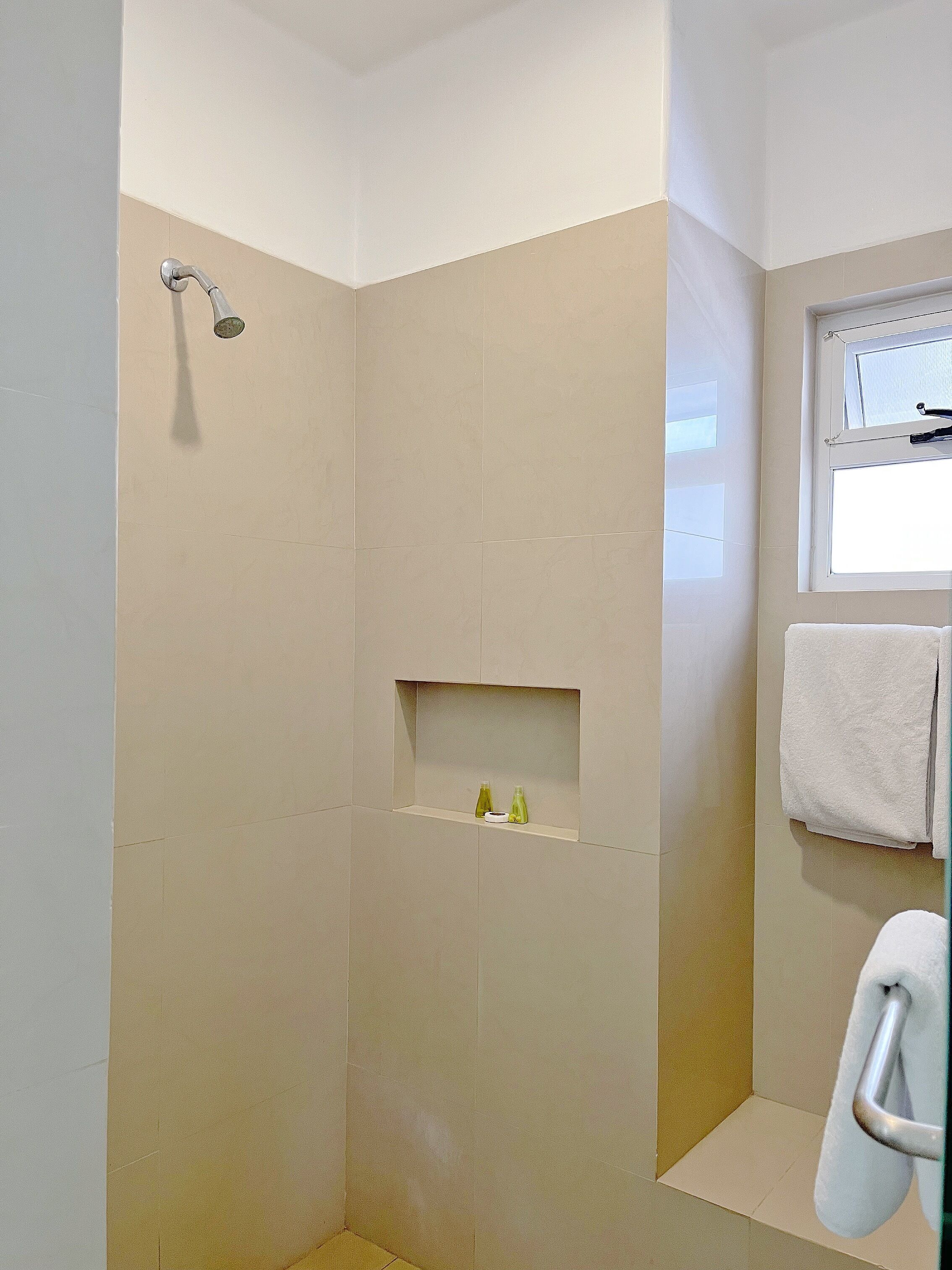 Seven Crown Express & Suites