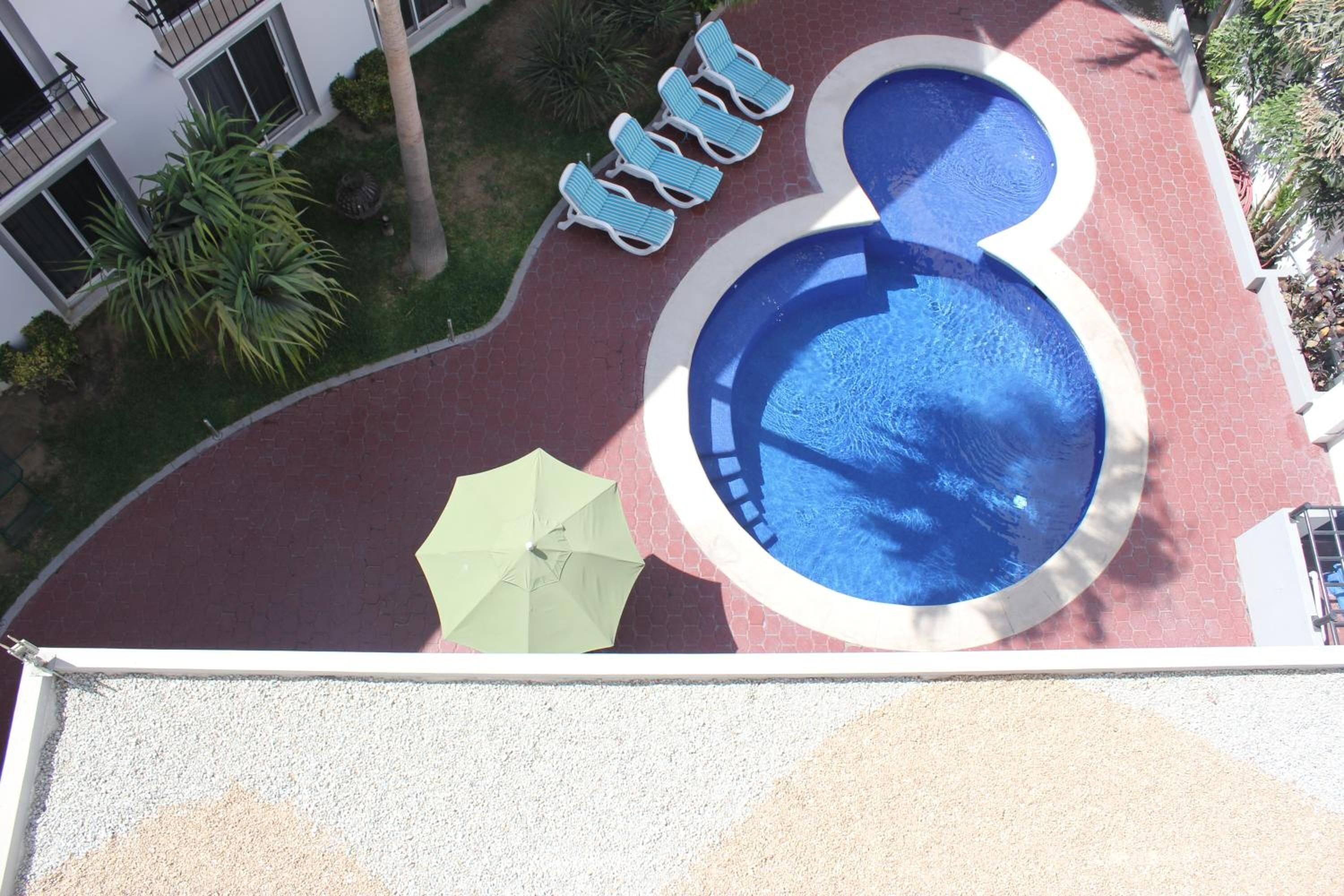 Seven Crown Express & Suites