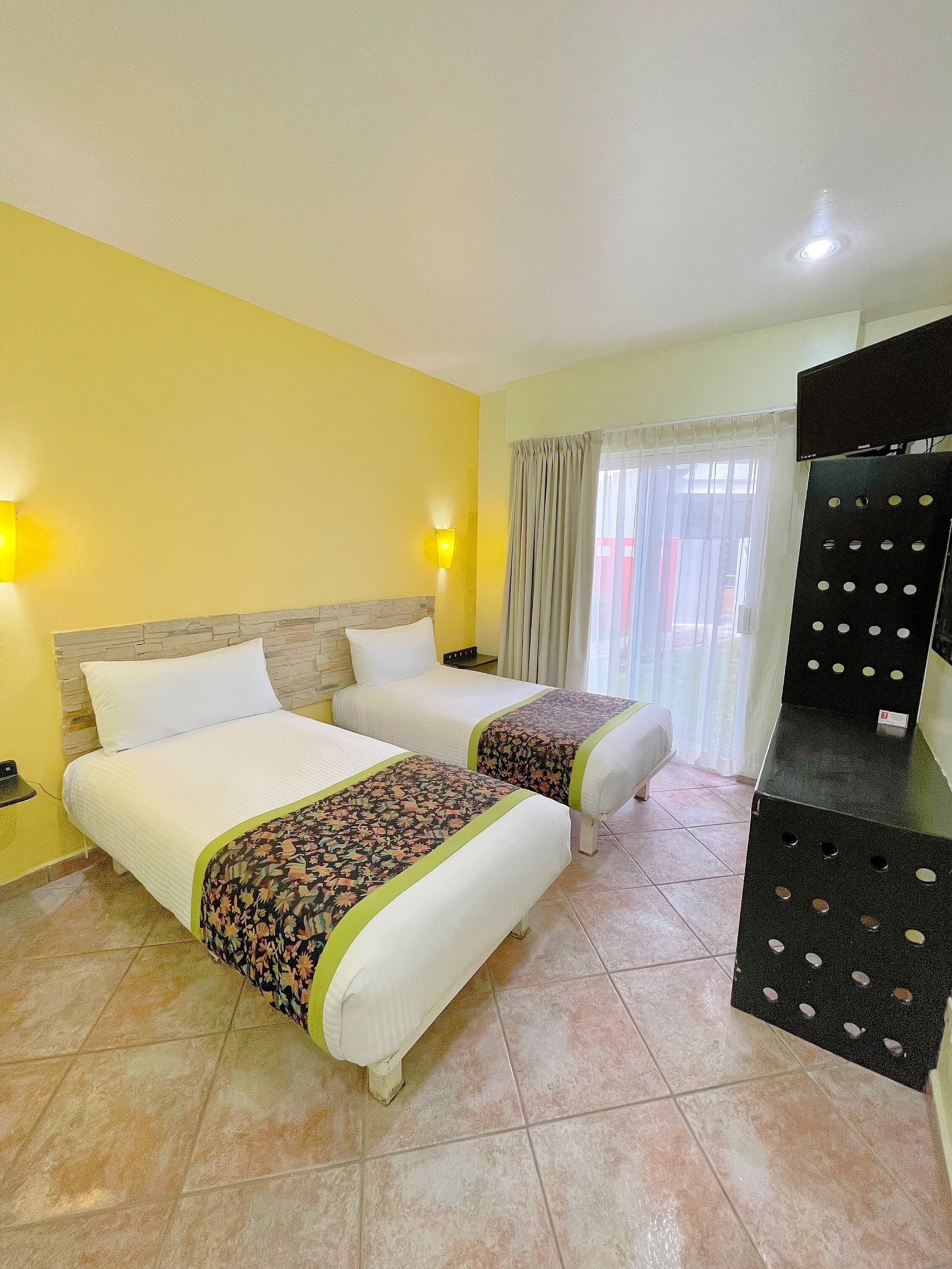 Seven Crown Express & Suites
