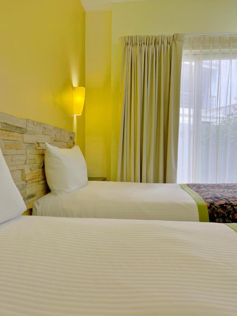 Seven Crown Express & Suites