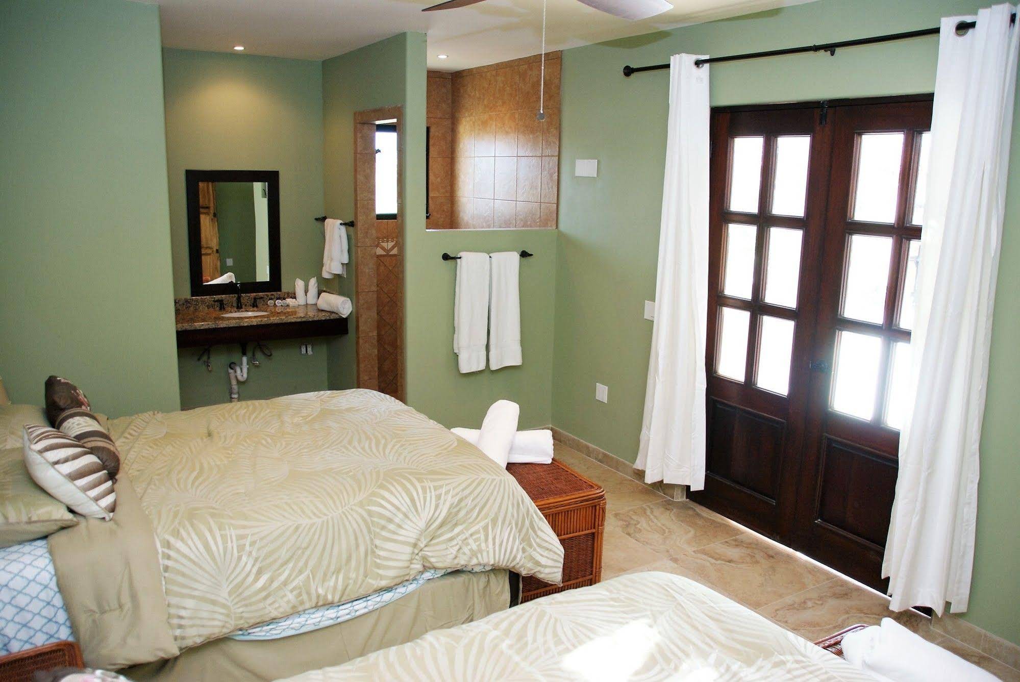 Cerritos Beach Inn