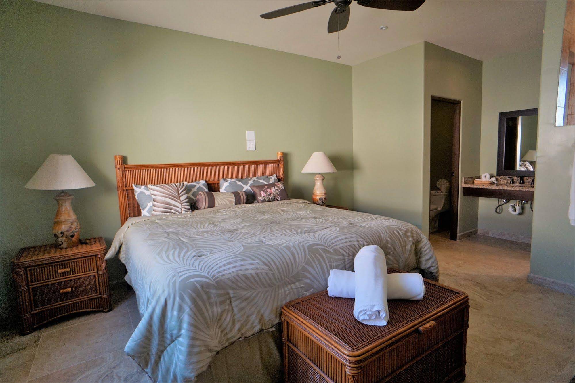 Cerritos Beach Inn
