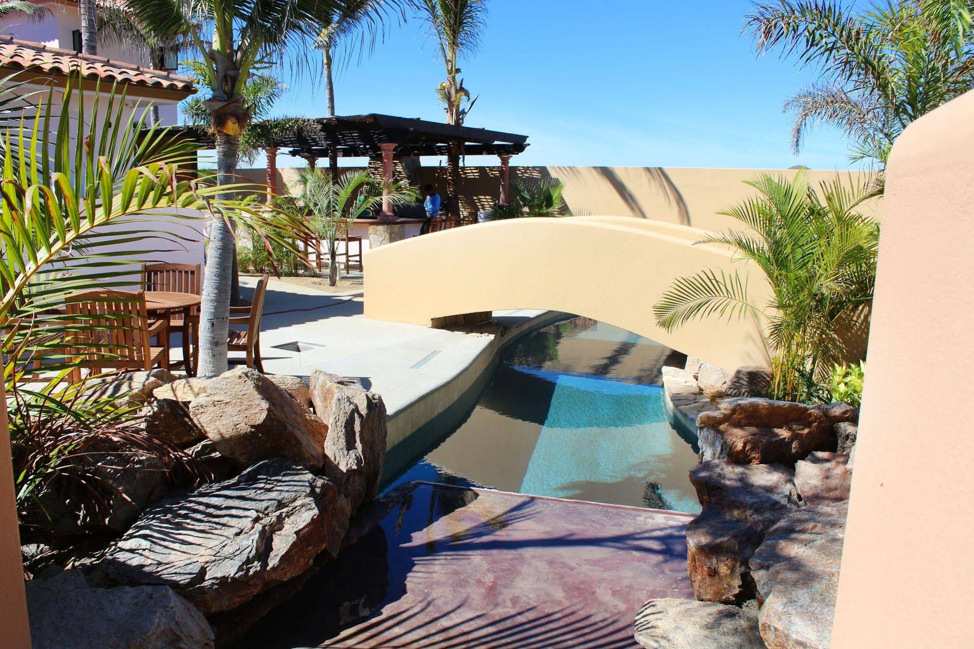 Cerritos Beach Inn