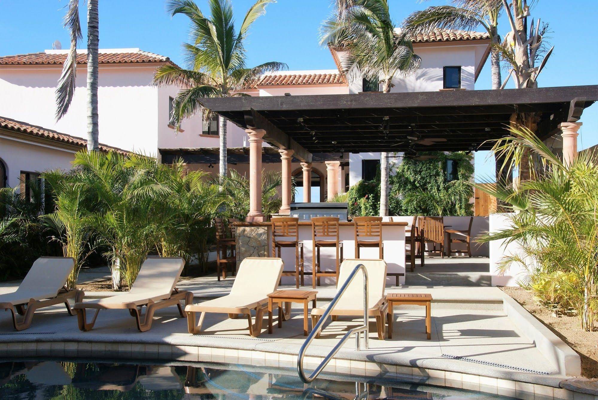 Cerritos Beach Inn