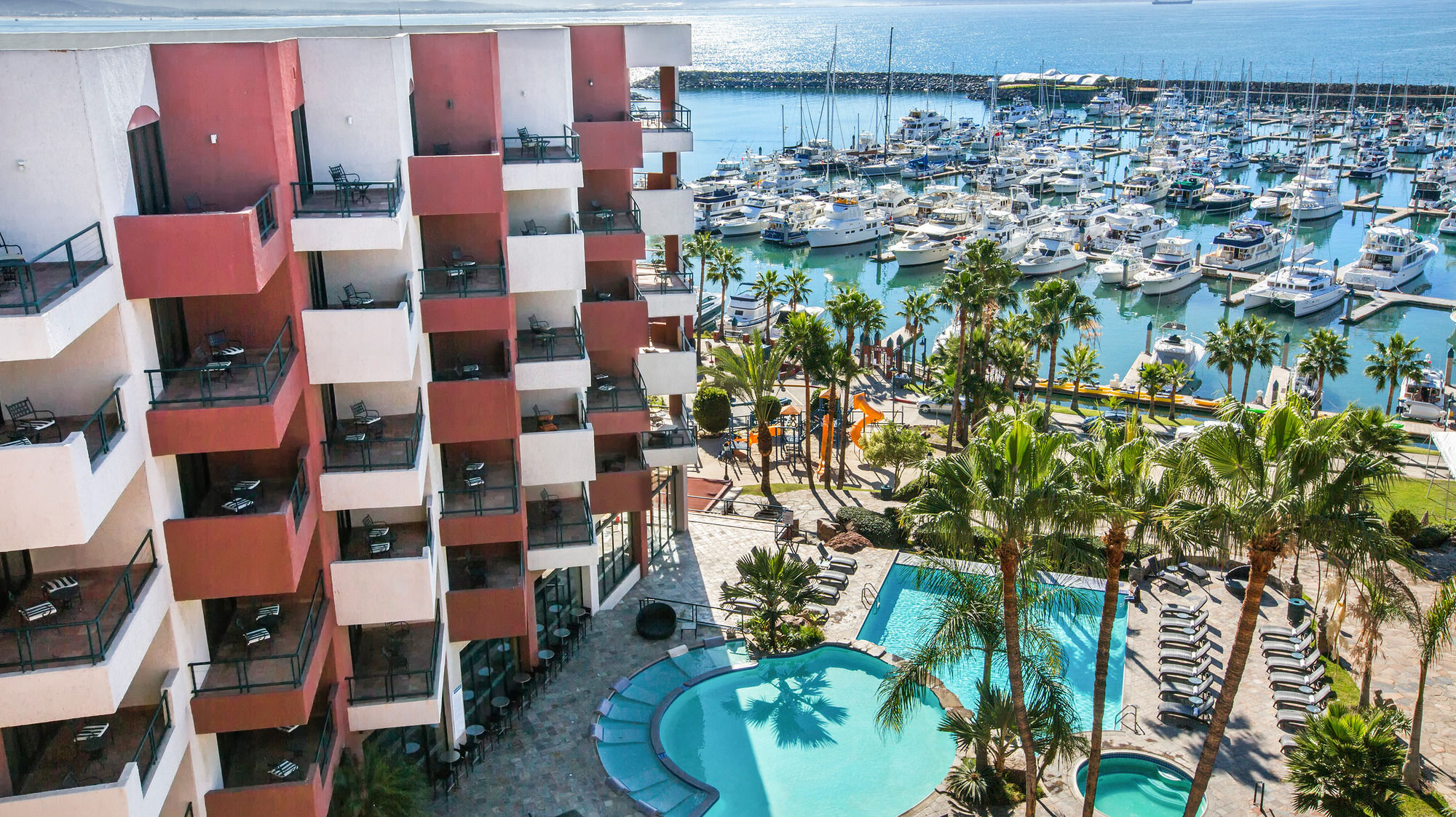 Hotel Coral & Marina