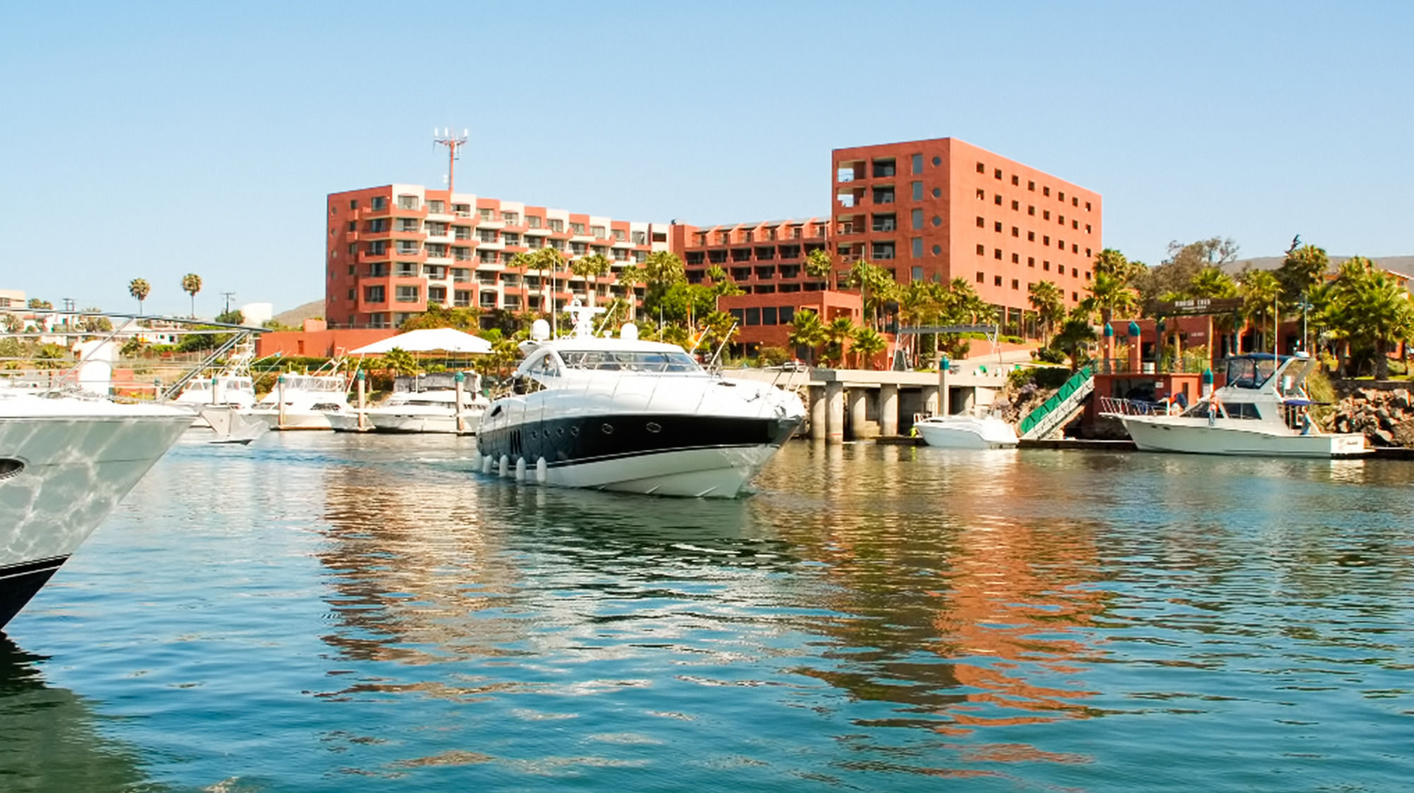 Hotel Coral & Marina