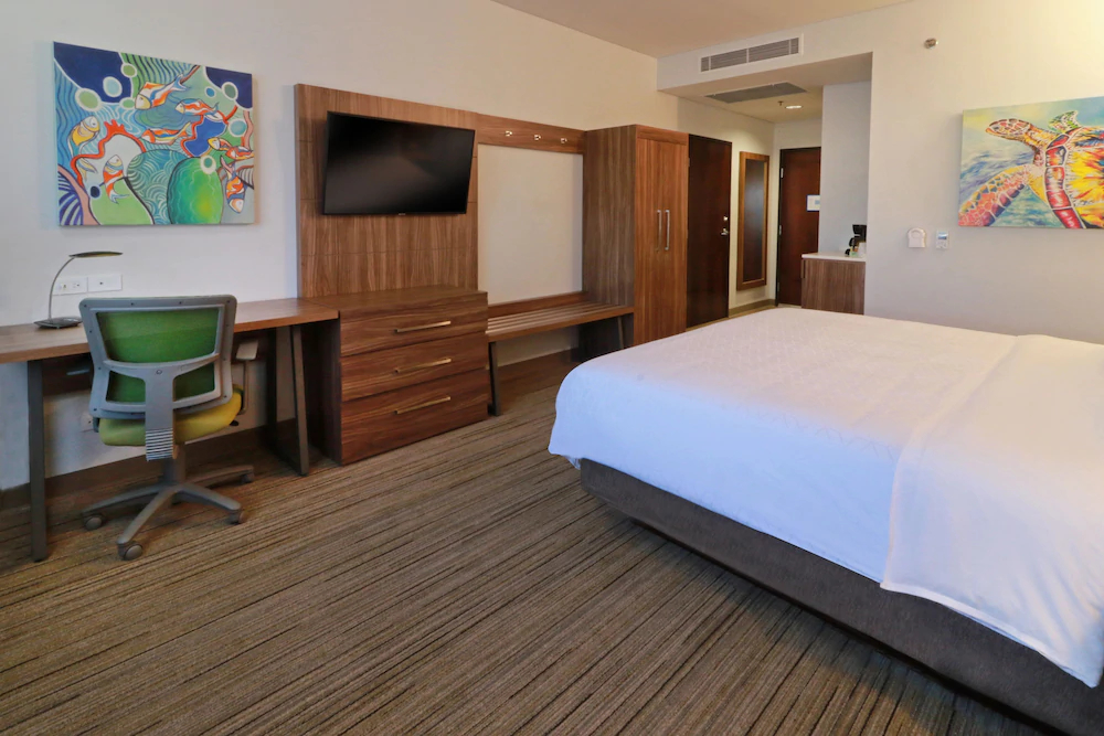 Holiday Inn Express & Suites Ensenada Centro