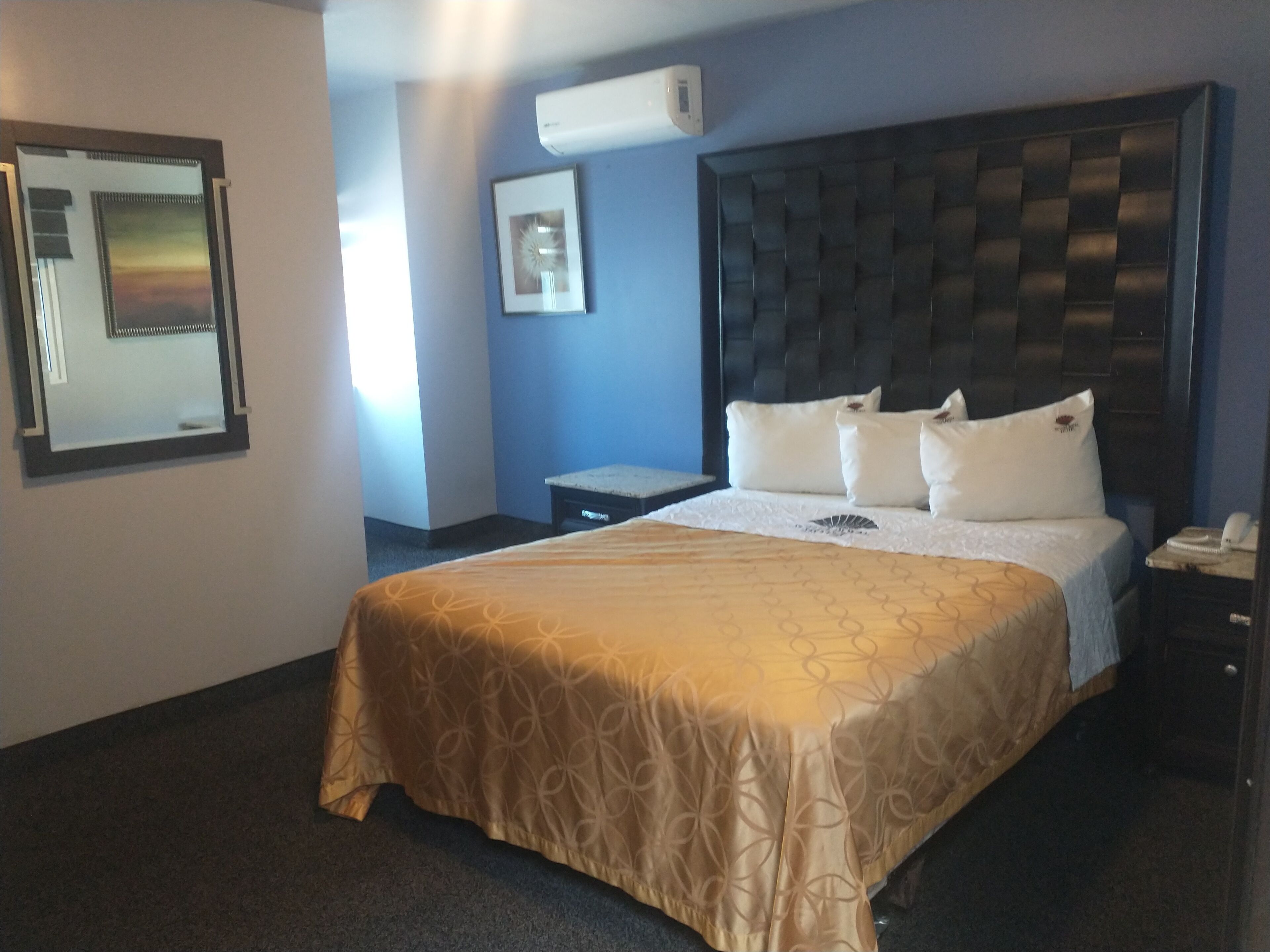 Hotel Suites Royal