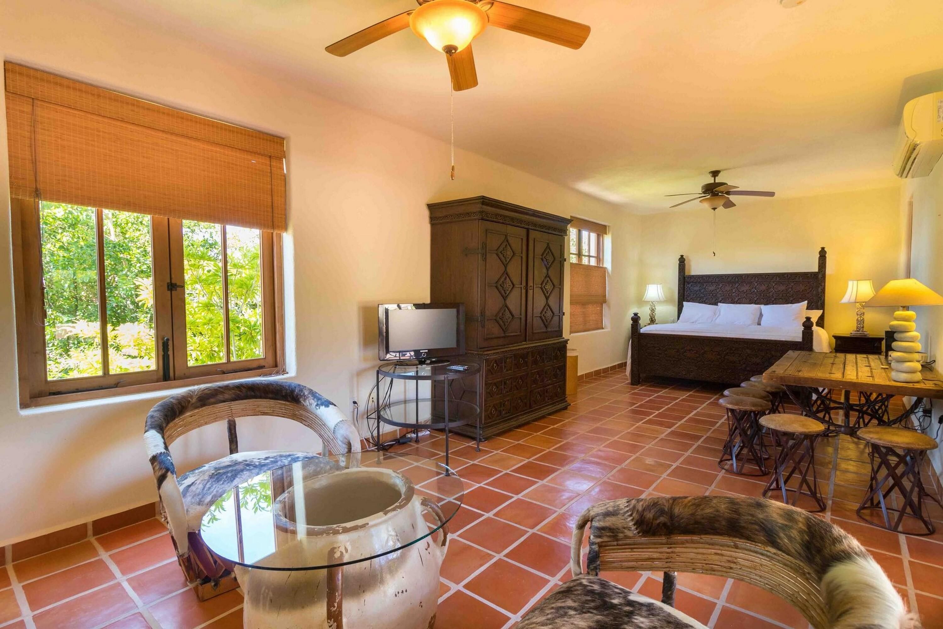 Casa De La Alegria 3BR by Casago