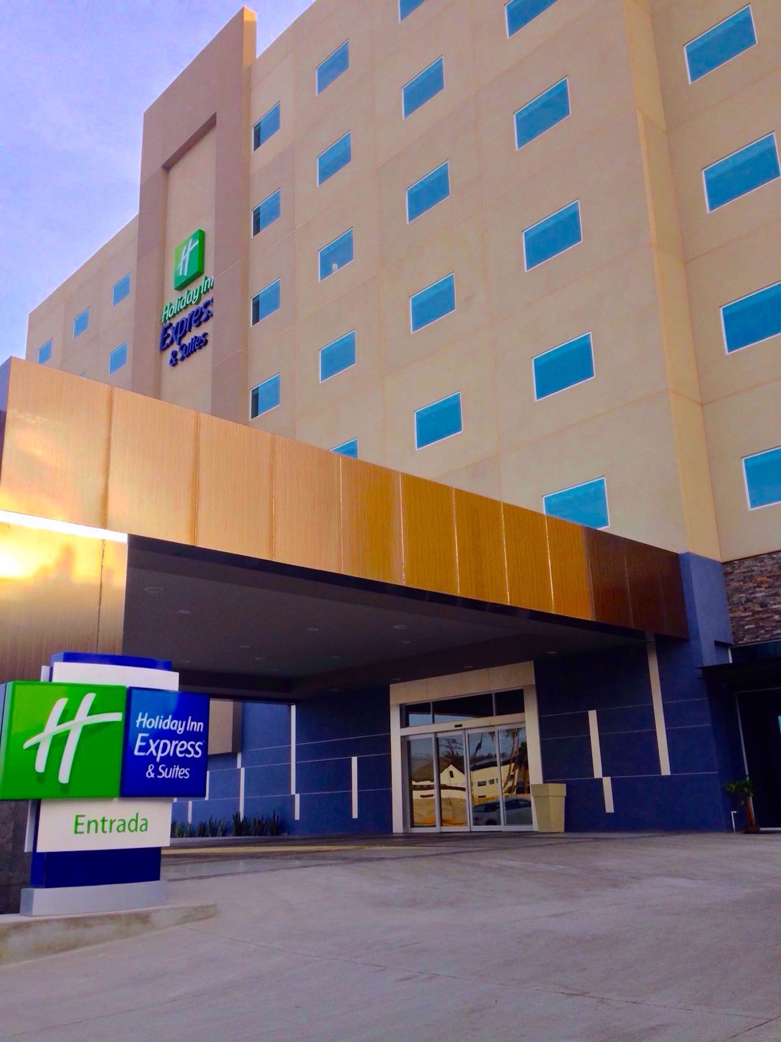 Holiday Inn Express & Suites Mexicali