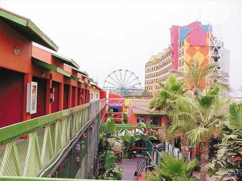 Festival Plaza