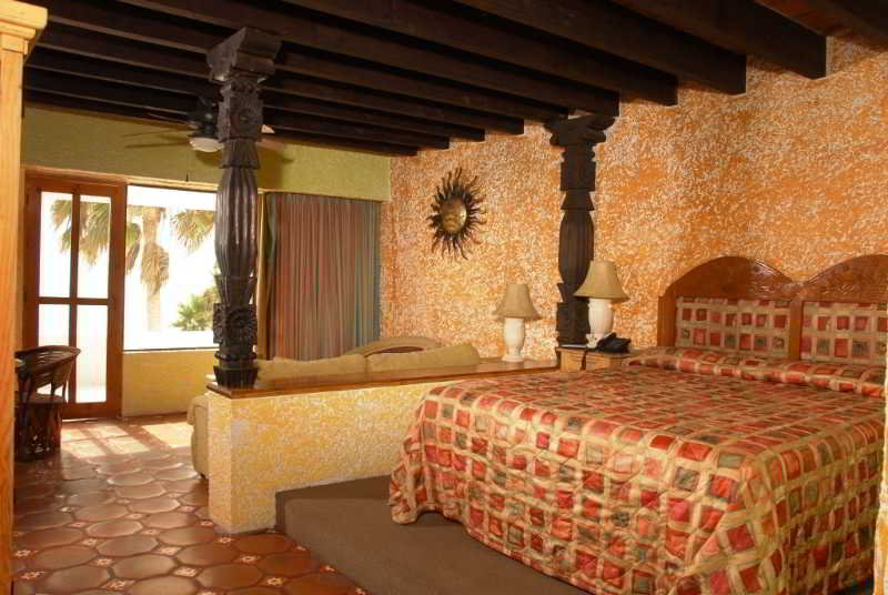 Las Rocas Resort & Spa