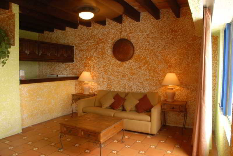 Las Rocas Resort & Spa