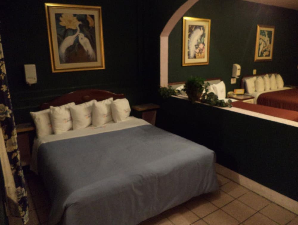 Hotel Villas de Santiago Inn