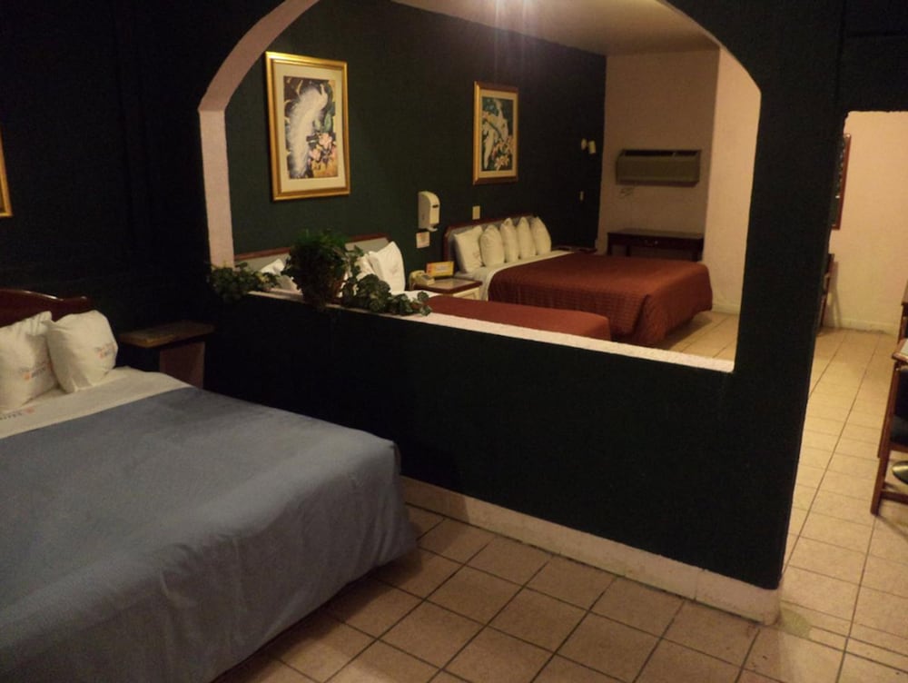 Hotel Villas de Santiago Inn
