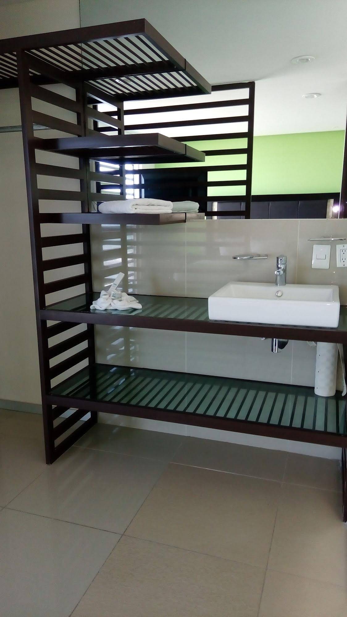 Quetzalcoatl Hotel & Suites Deluxe