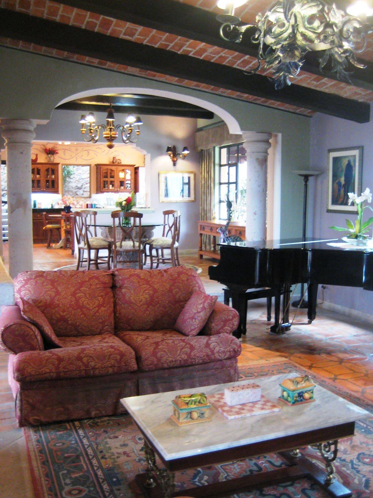 Casa Tres Leones