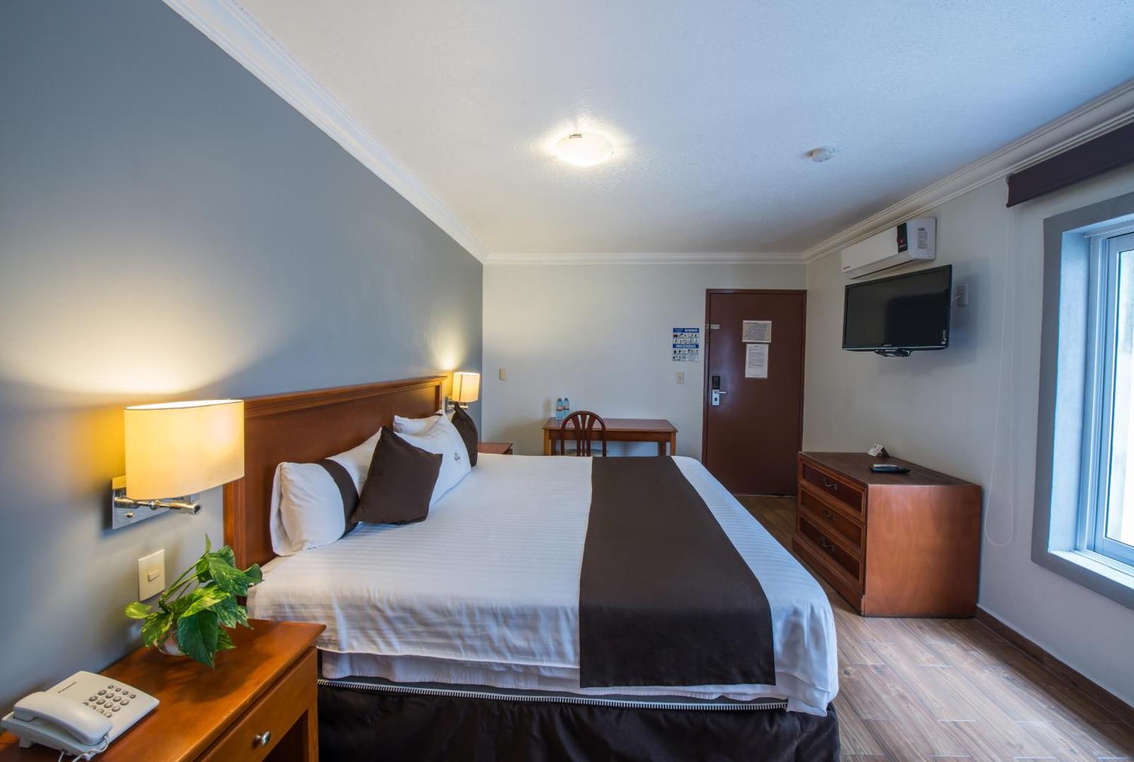Del Marqués Hotel & Suites