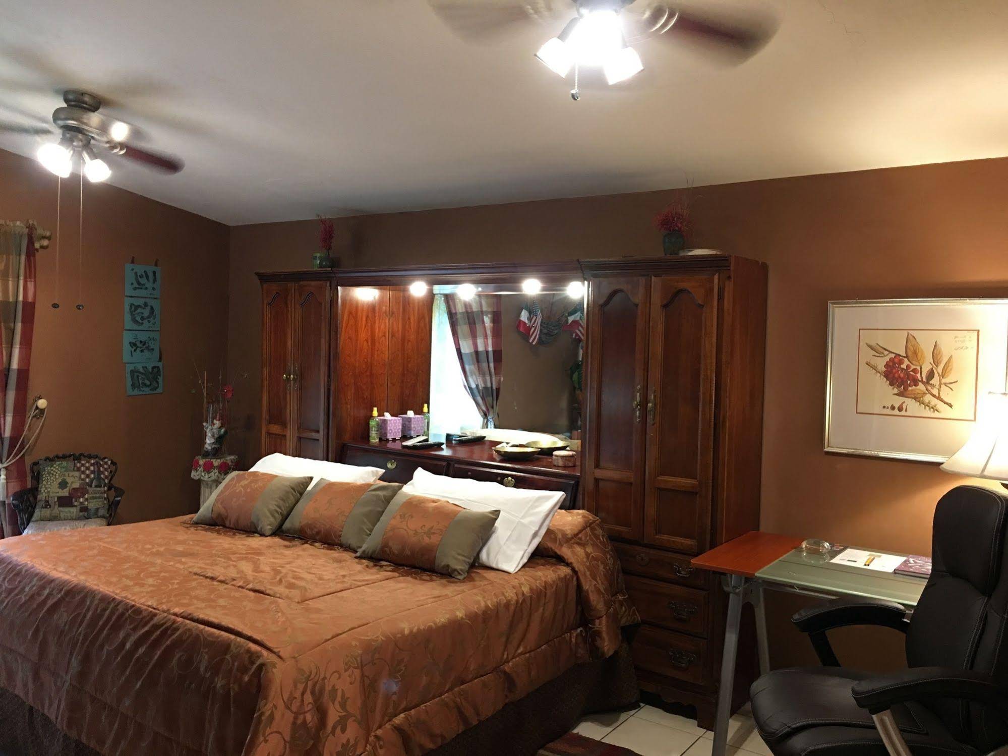 Dickinson Guest House