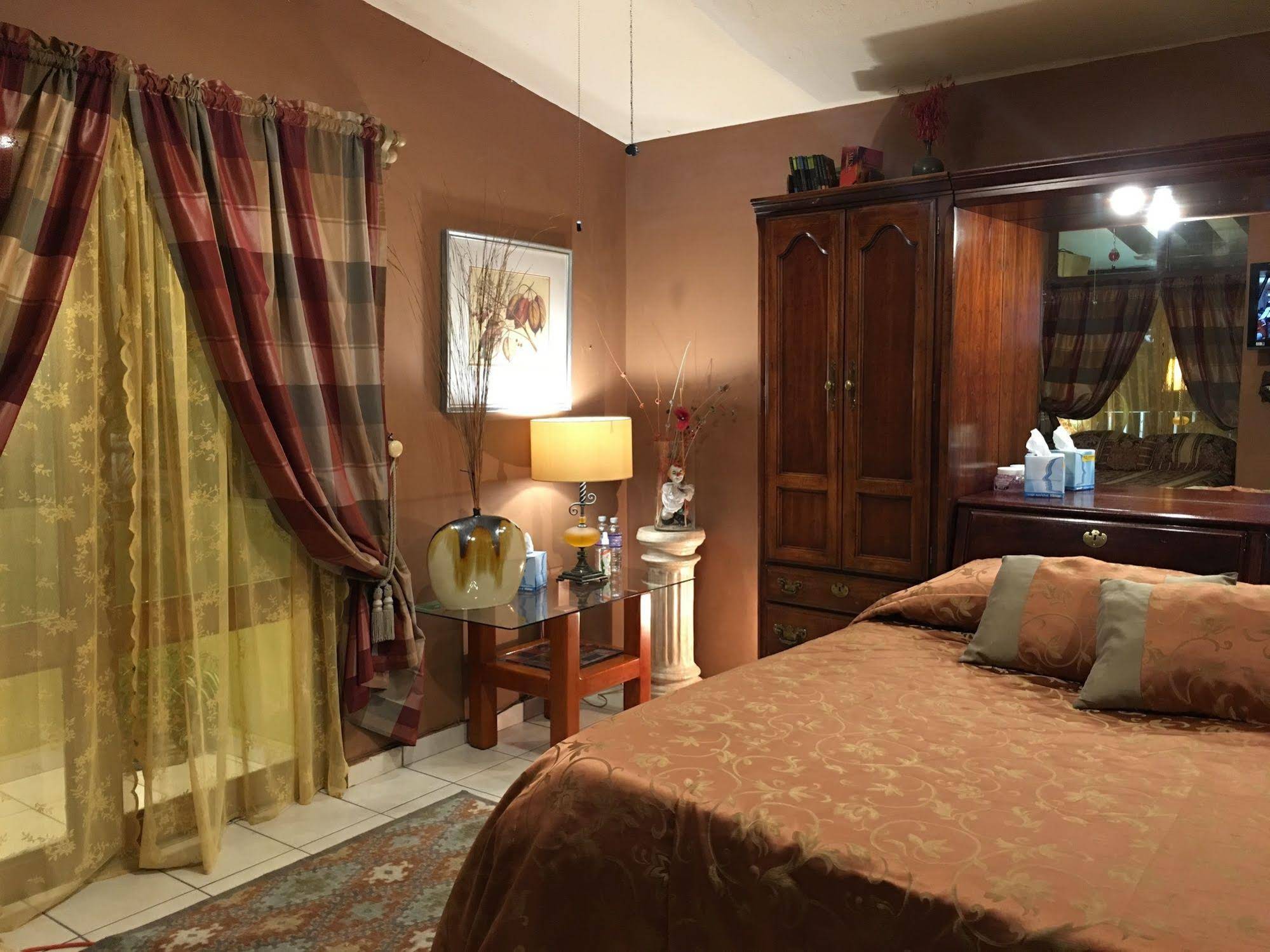 Dickinson Guest House