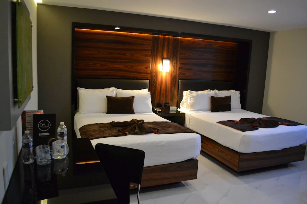 Hotel Dali Plaza