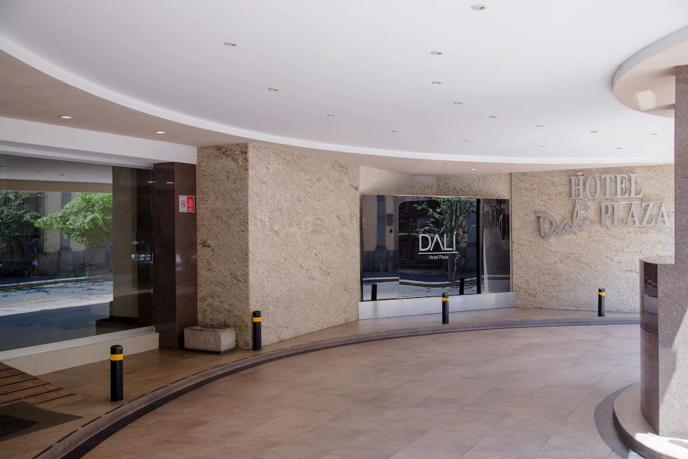Hotel Dali Plaza