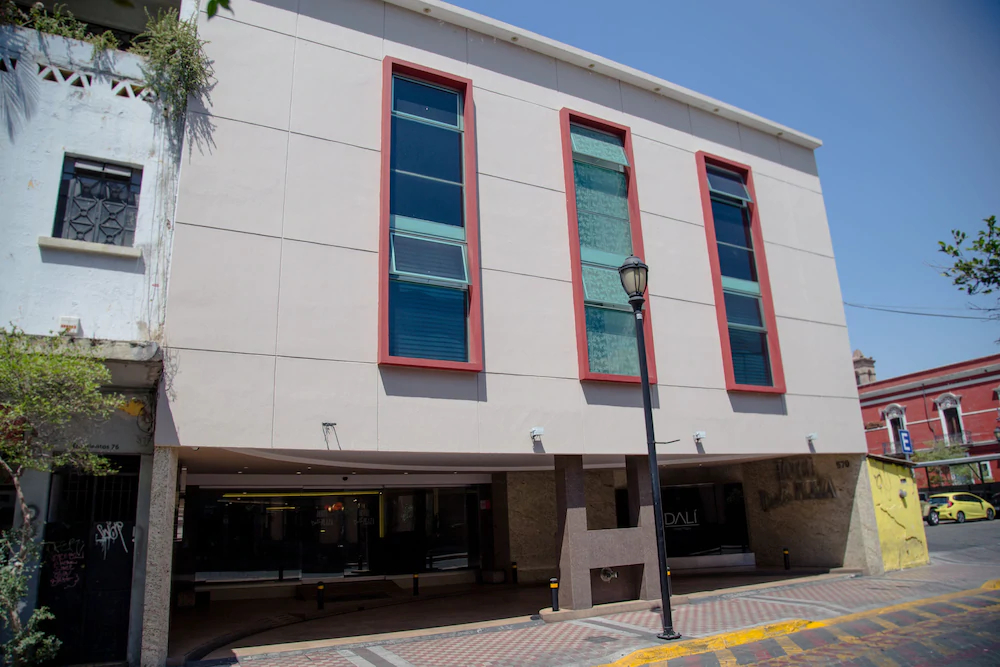 Hotel Dali Plaza