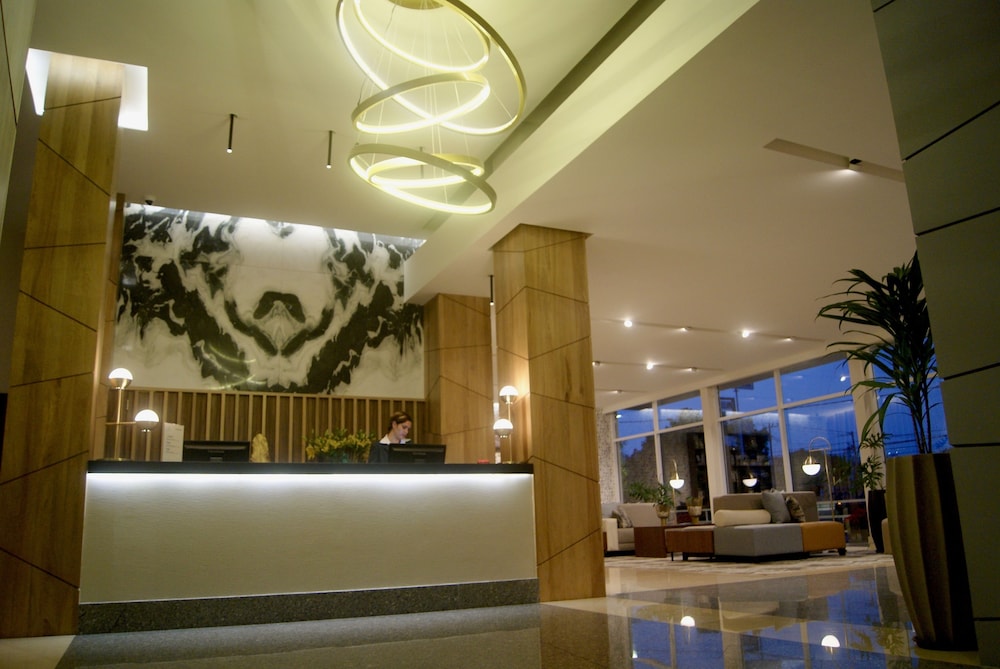 Hotel Velvet Plaza