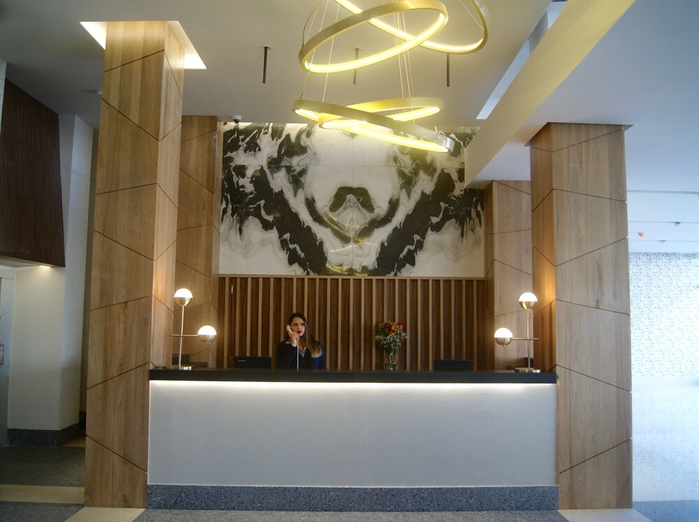 Hotel Velvet Plaza