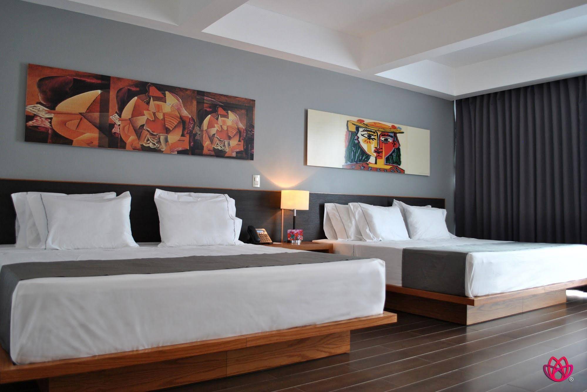 Hotel y Tú