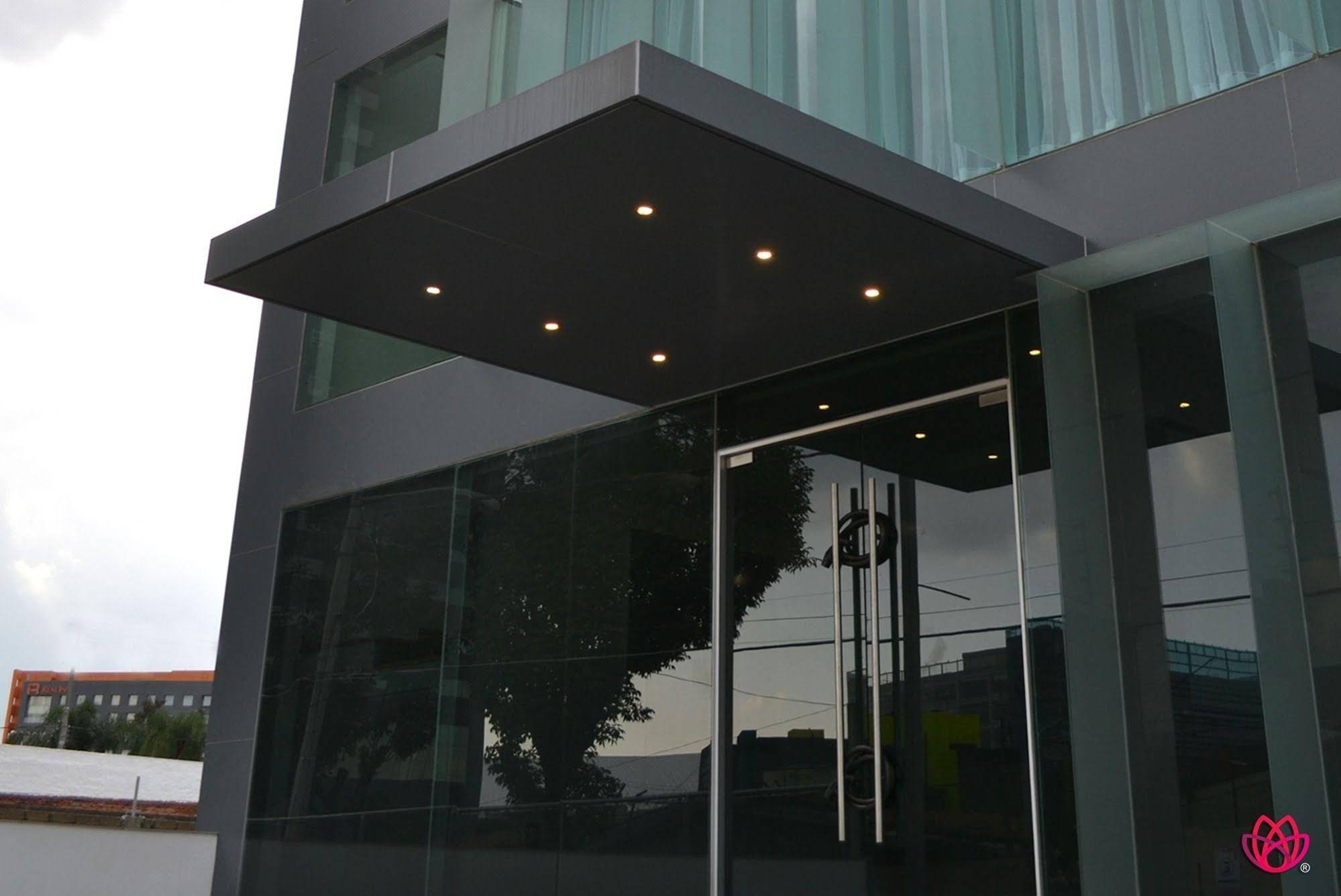 Hotel y Tú