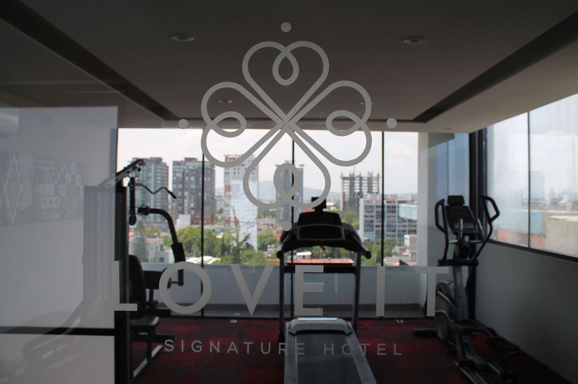 Love It Signature Hotel