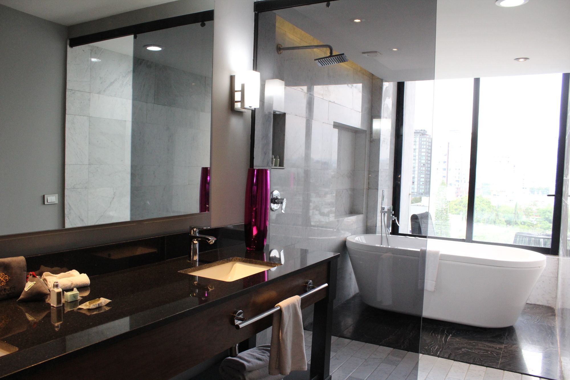 Love It Signature Hotel