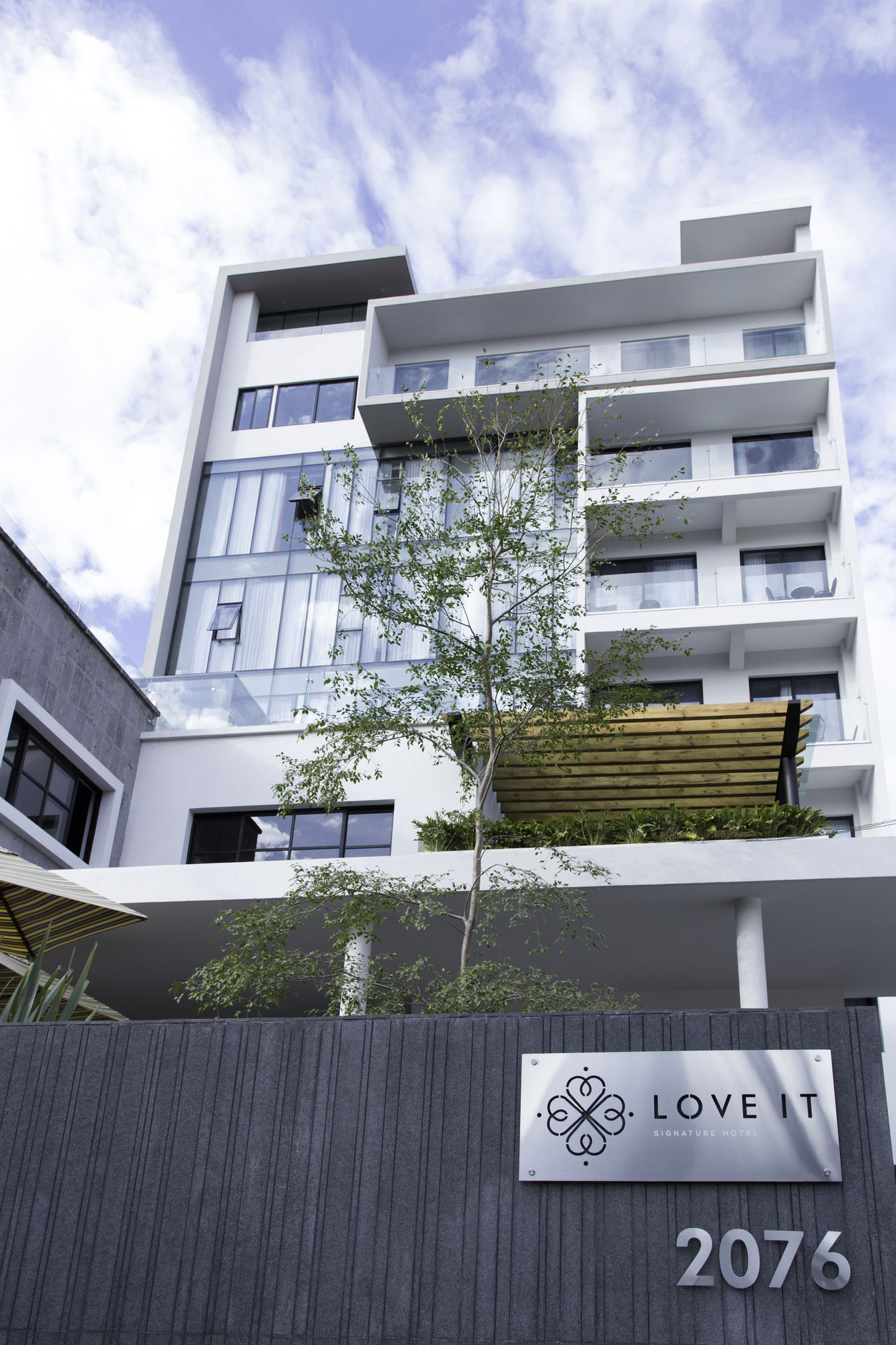 Love It Signature Hotel