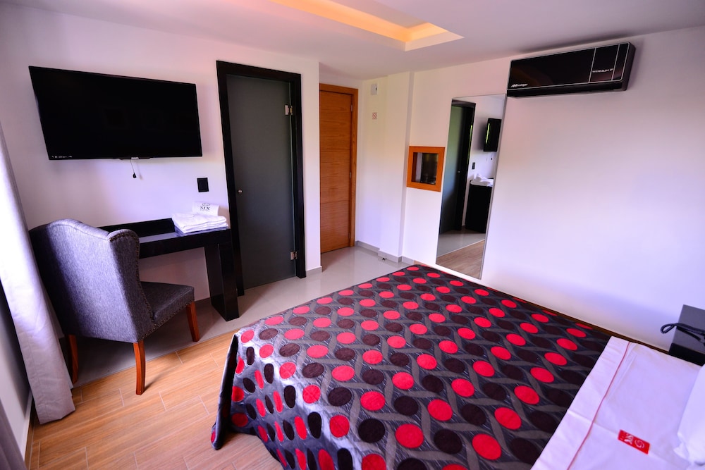 Six Hotel